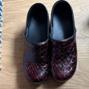 Women's Burgundy Snake-Effect Slip-On Clogs